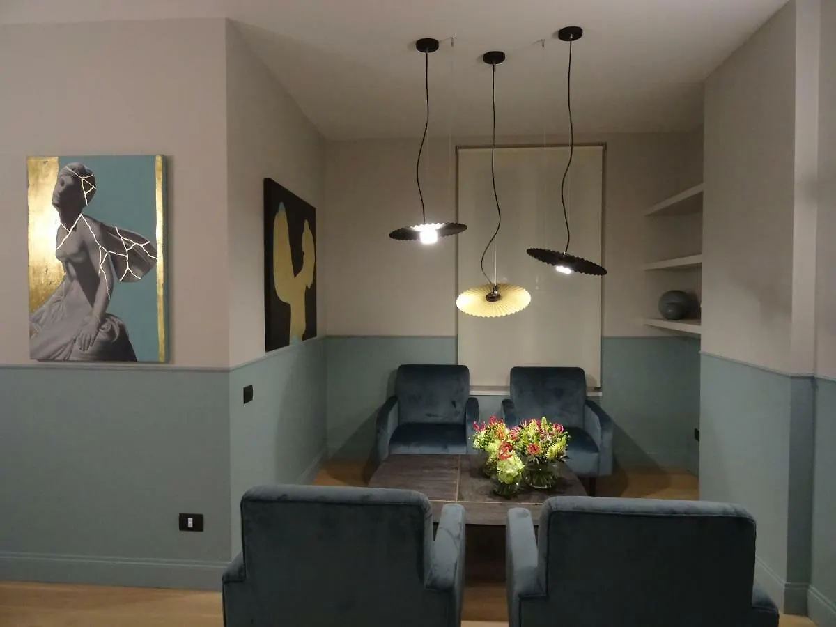 فندق Domus Alberico روما 2*,